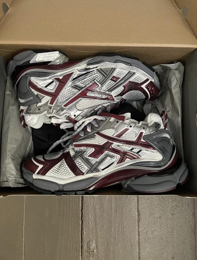 B*lenciaga runner burgundy