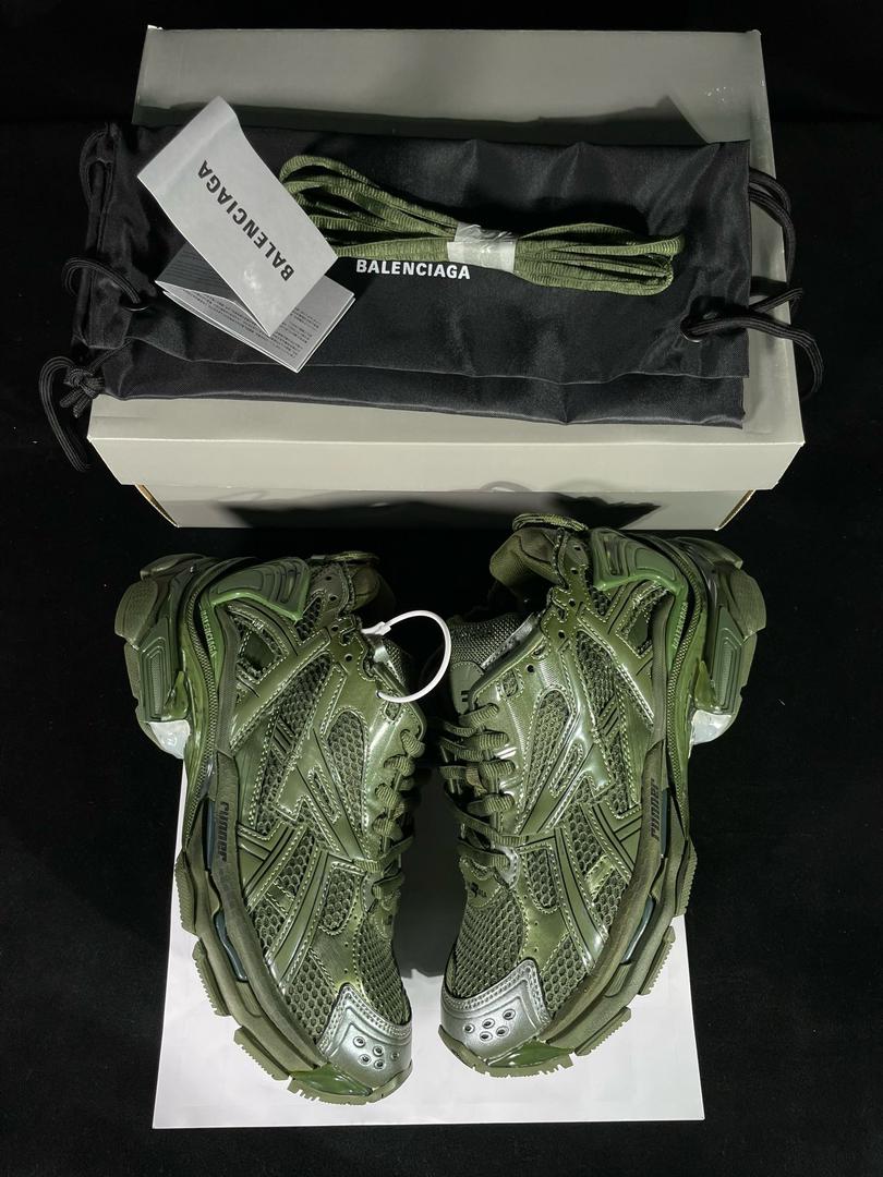 B*lenciaga runner dark green