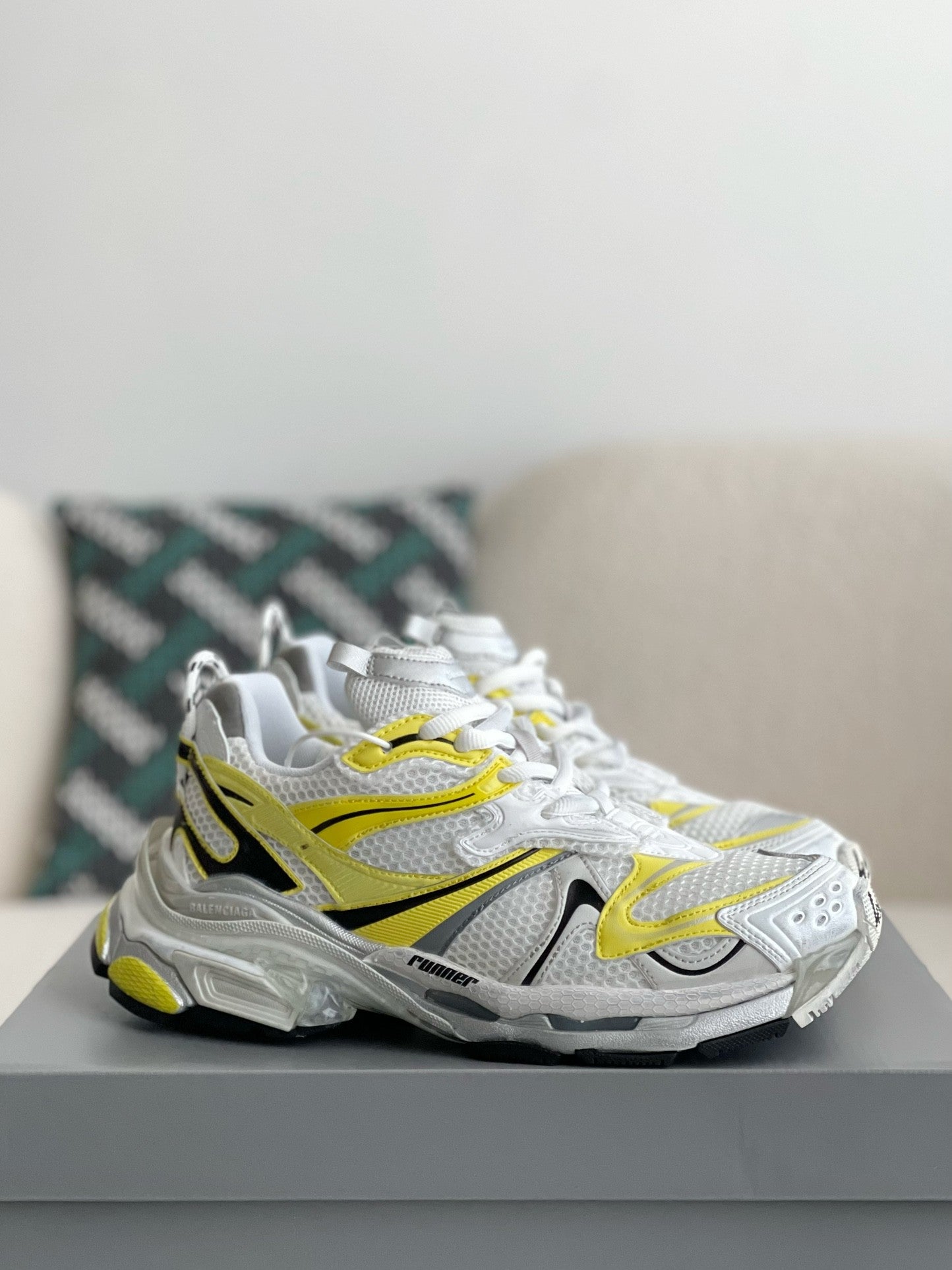 B*lenciaga runner white yellow black