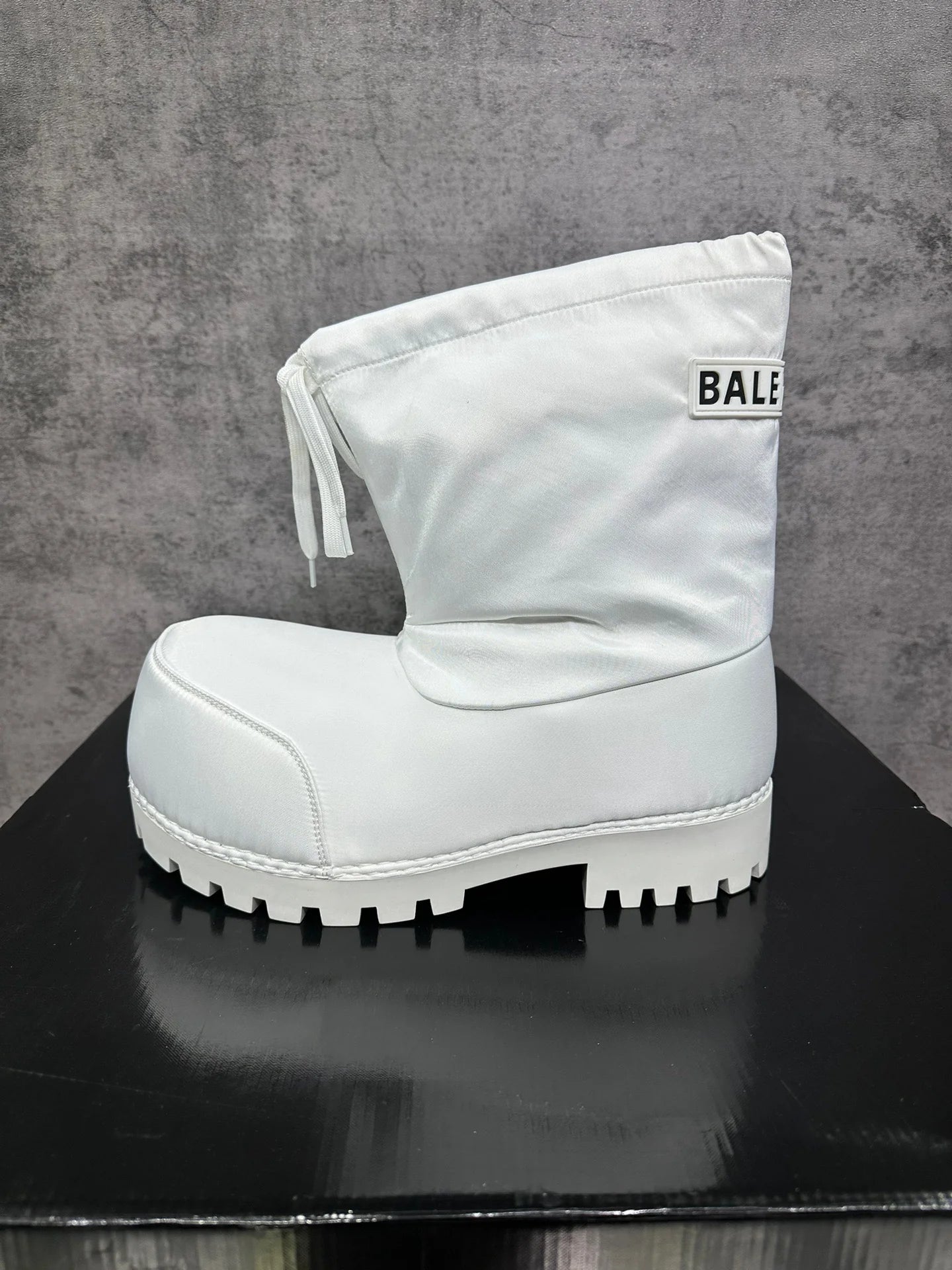 B*lenciaga Alaska Low Boot White