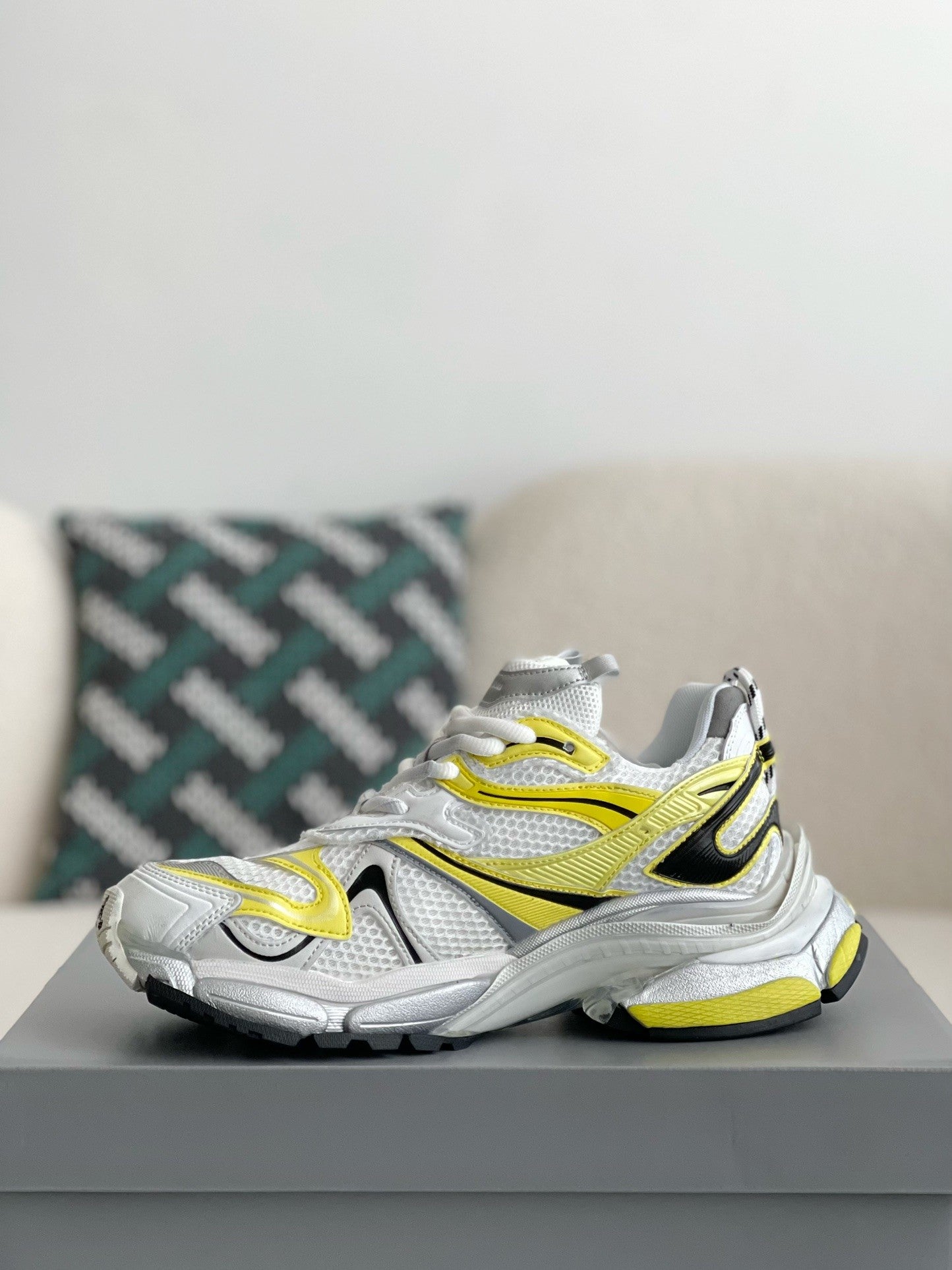 B*lenciaga runner white yellow black