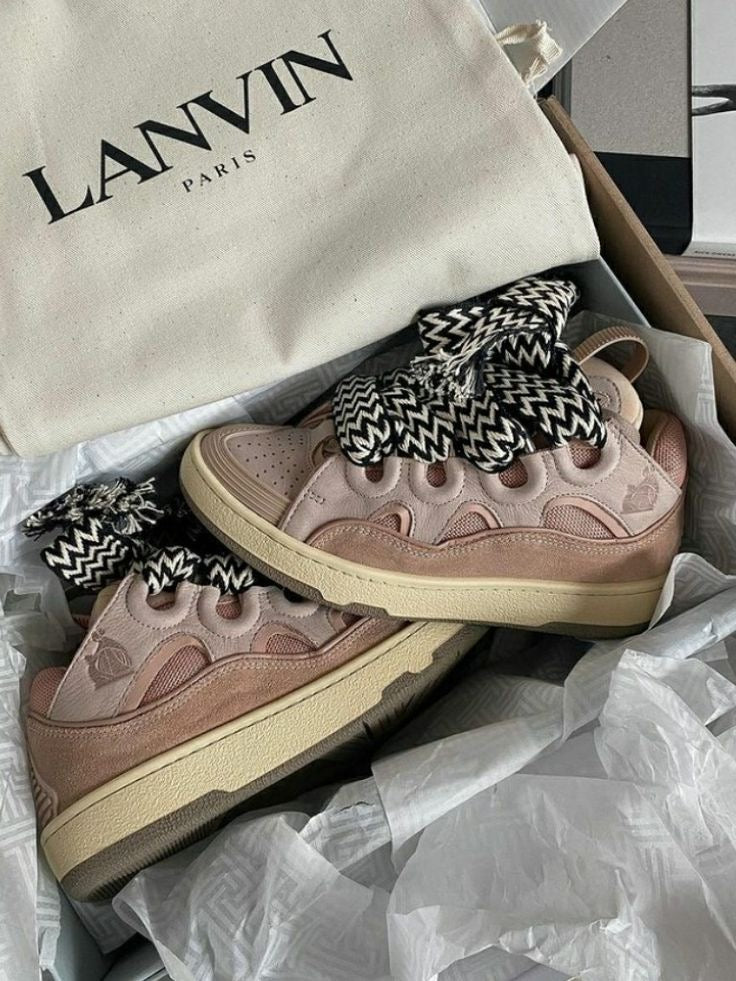 L*nvin curb white pink