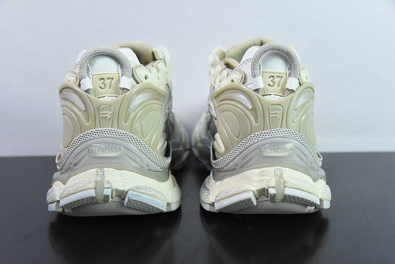 B*lenciaga Runner beige