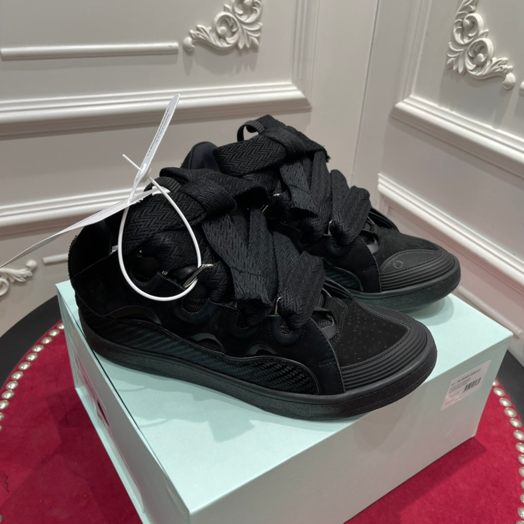 L*nvin curb Triple Black