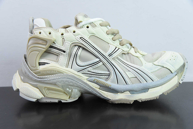 B*lenciaga Runner beige