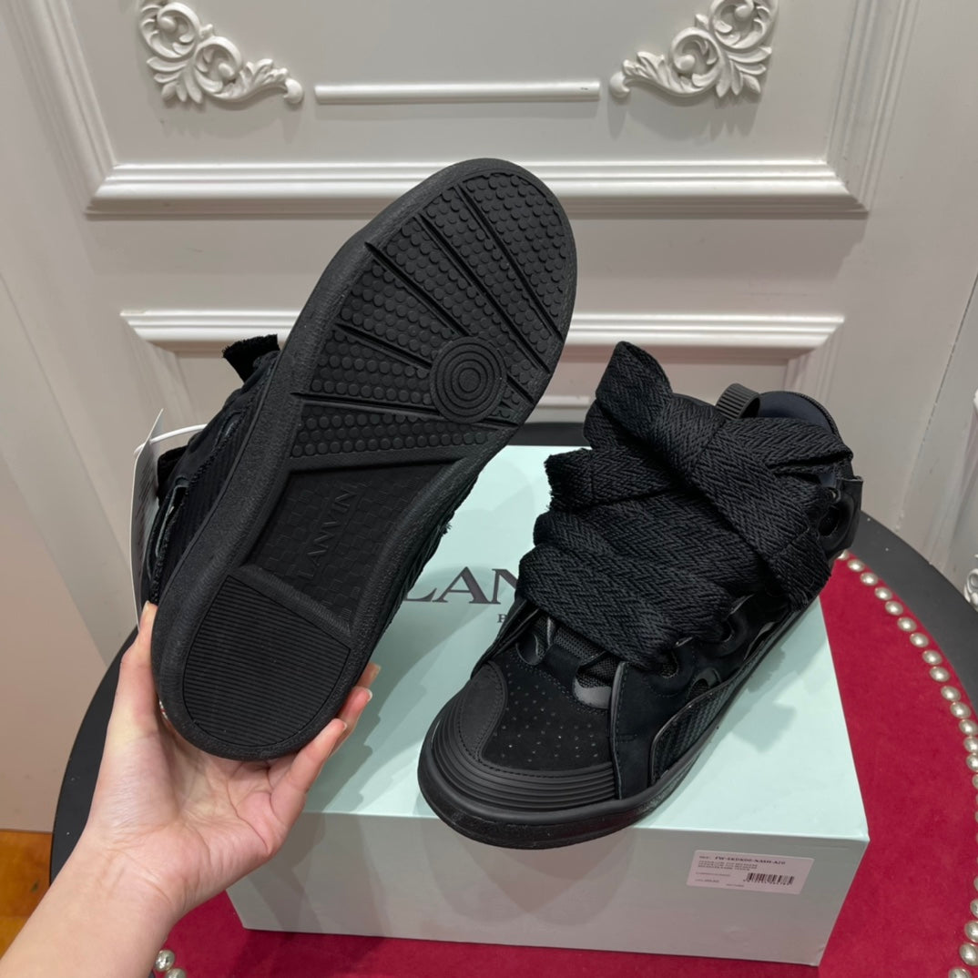 L*nvin curb Triple Black