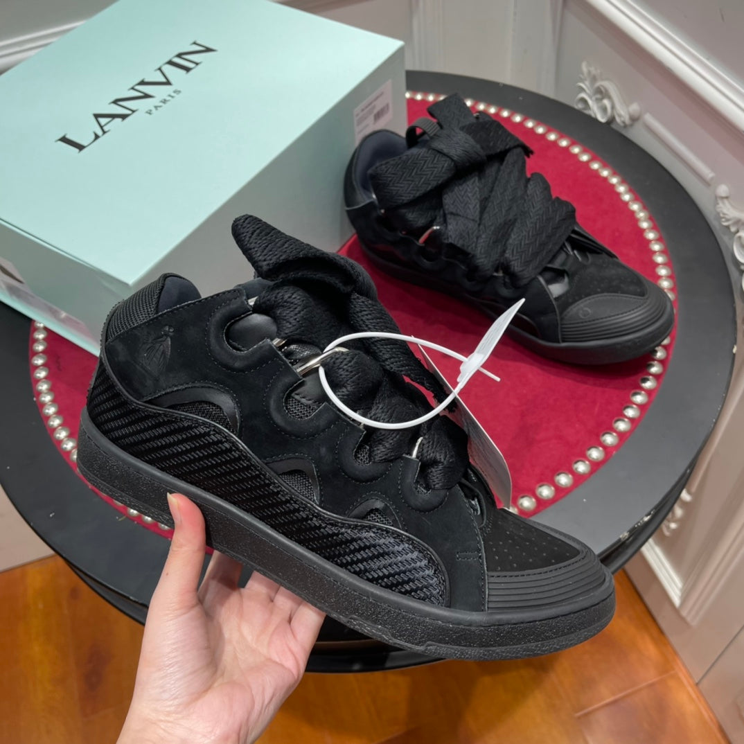 L*nvin curb Triple Black