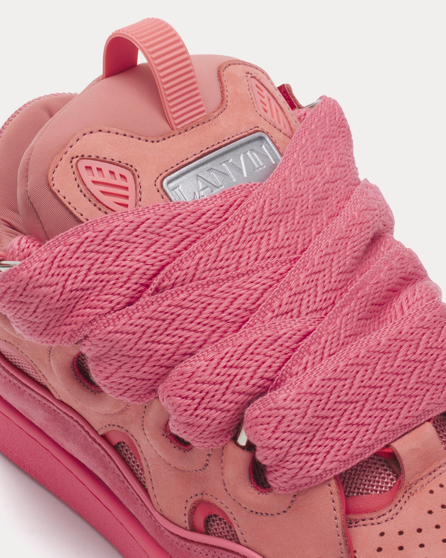 L*nvin curb pink
