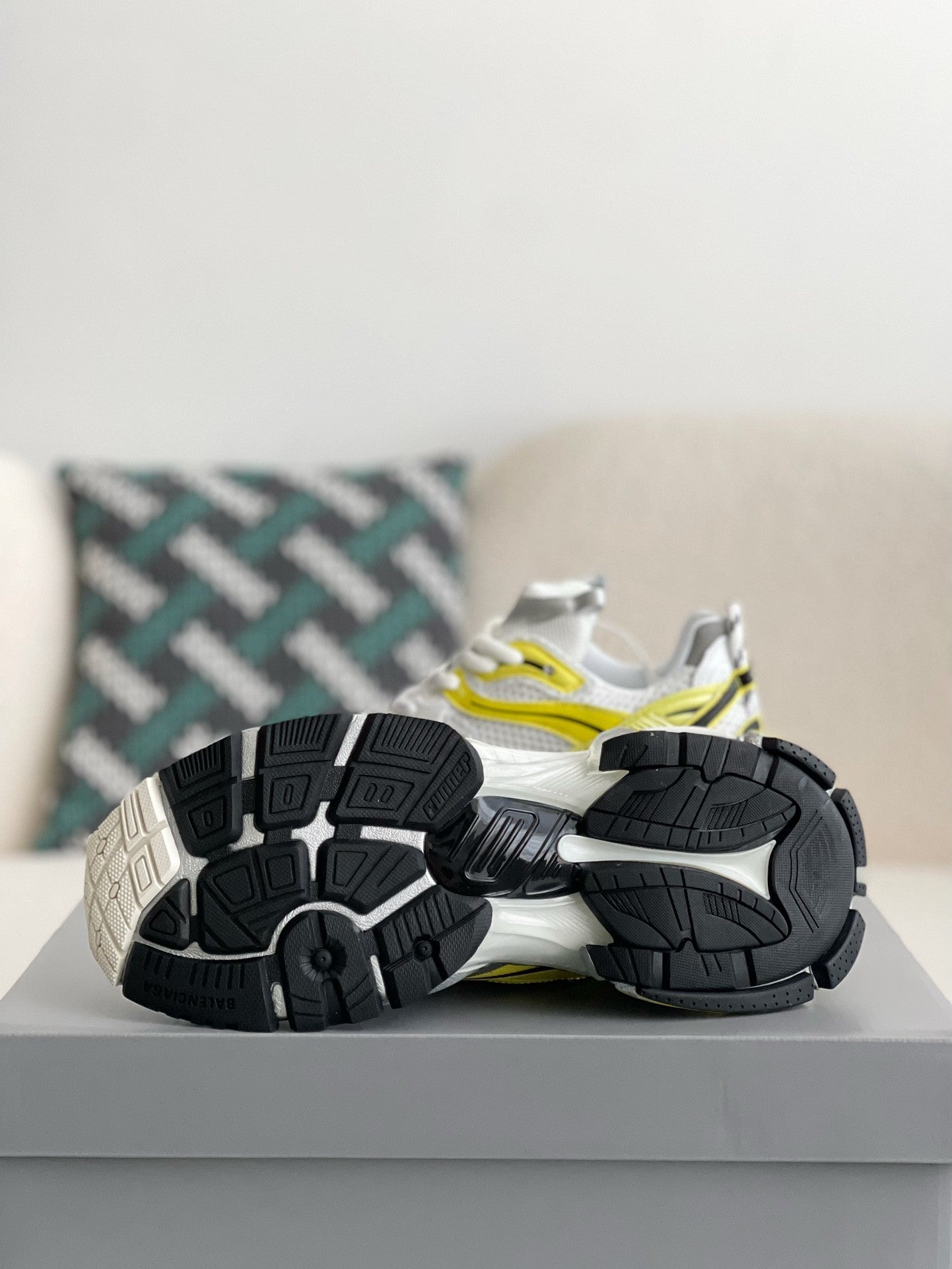 B*lenciaga runner white yellow black