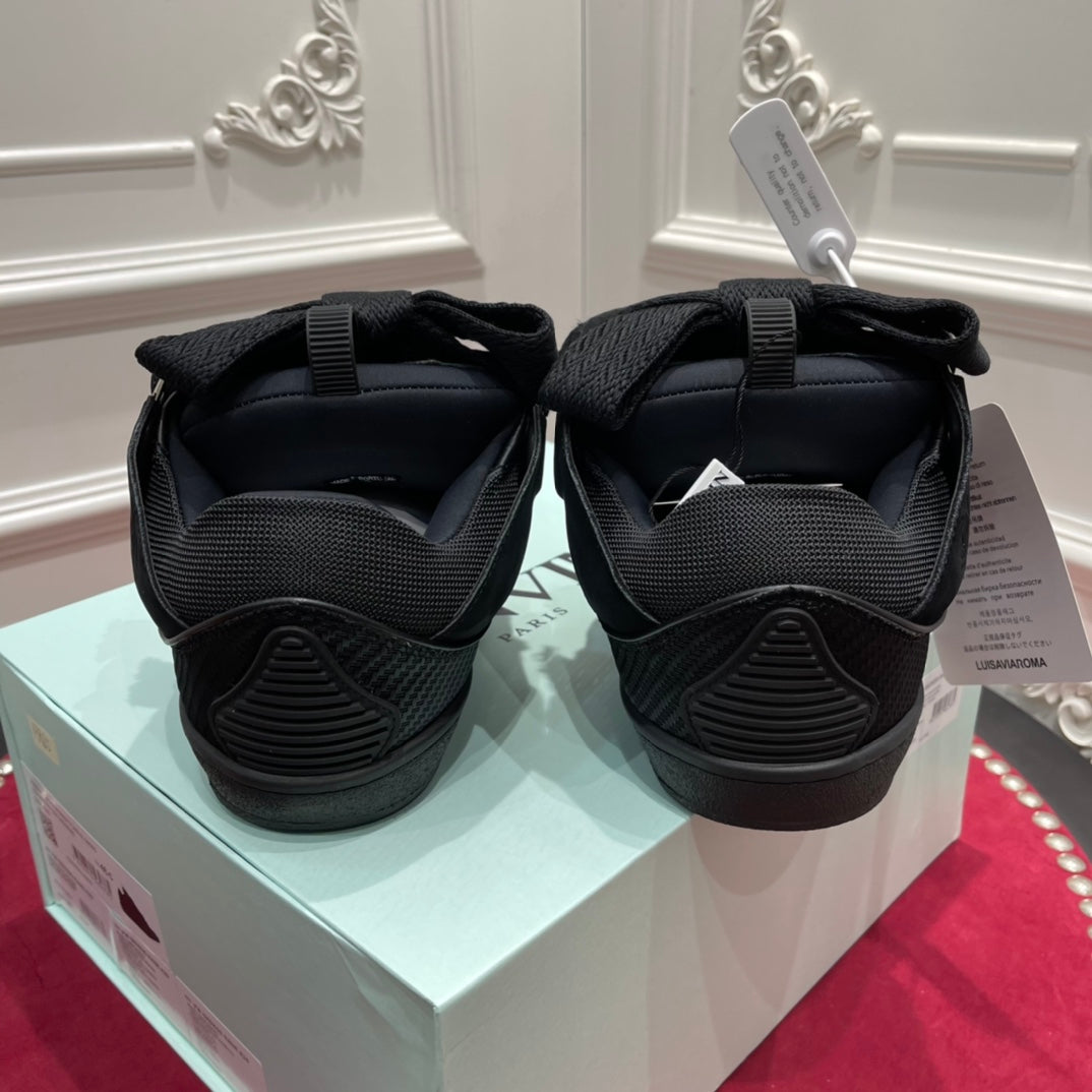 L*nvin curb Triple Black