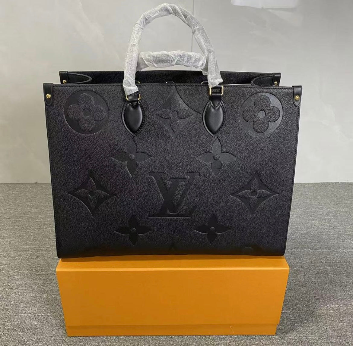 L*V*T Handbag Onthe*o GM Black Monogram