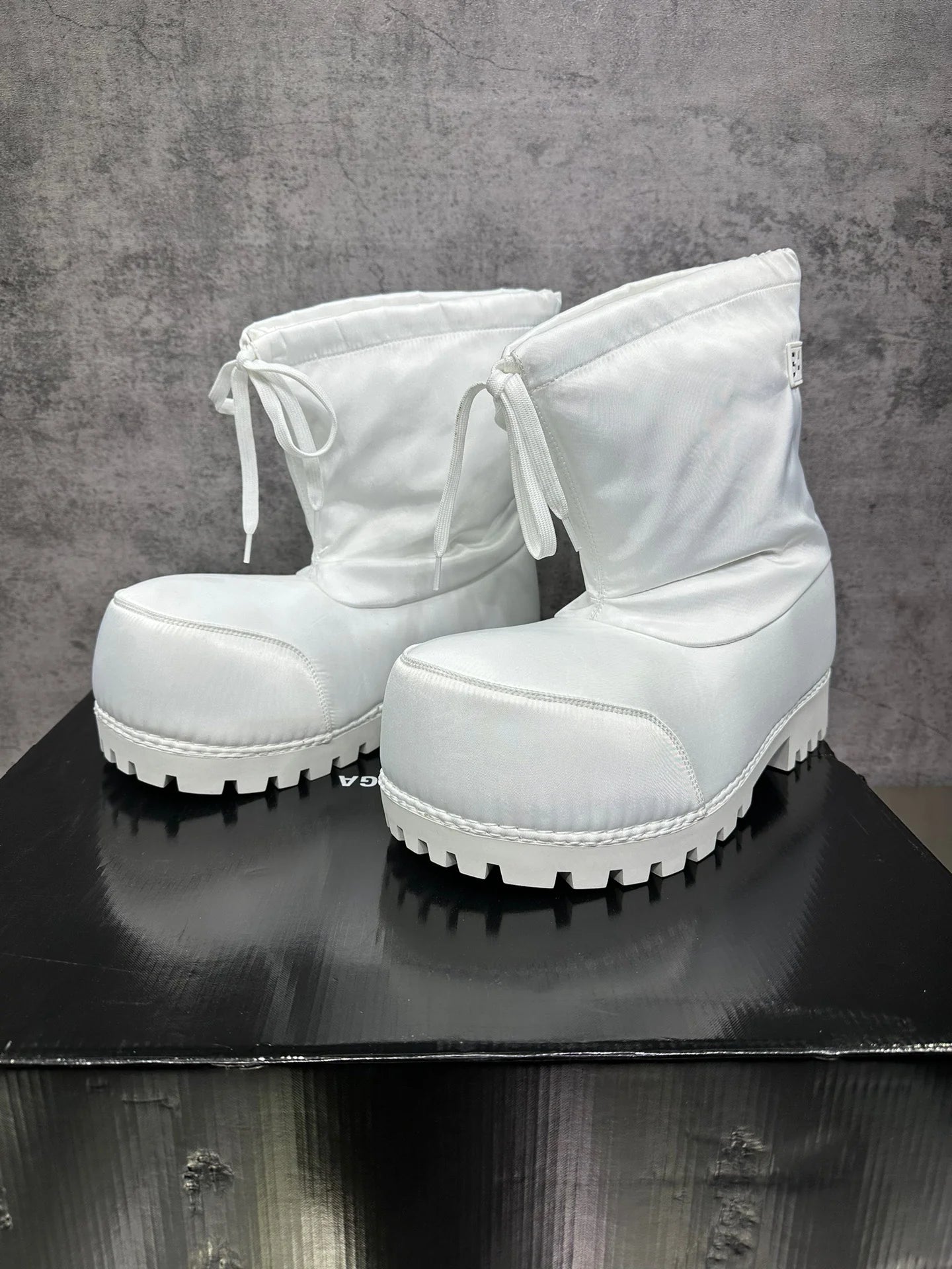 B*lenciaga Alaska Low Boot White