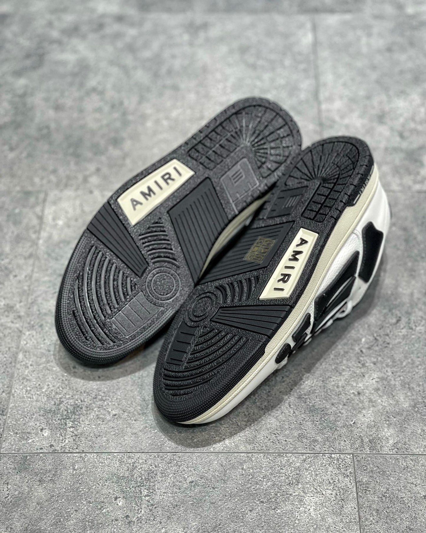 Am*ri Skel Top Low Black white
