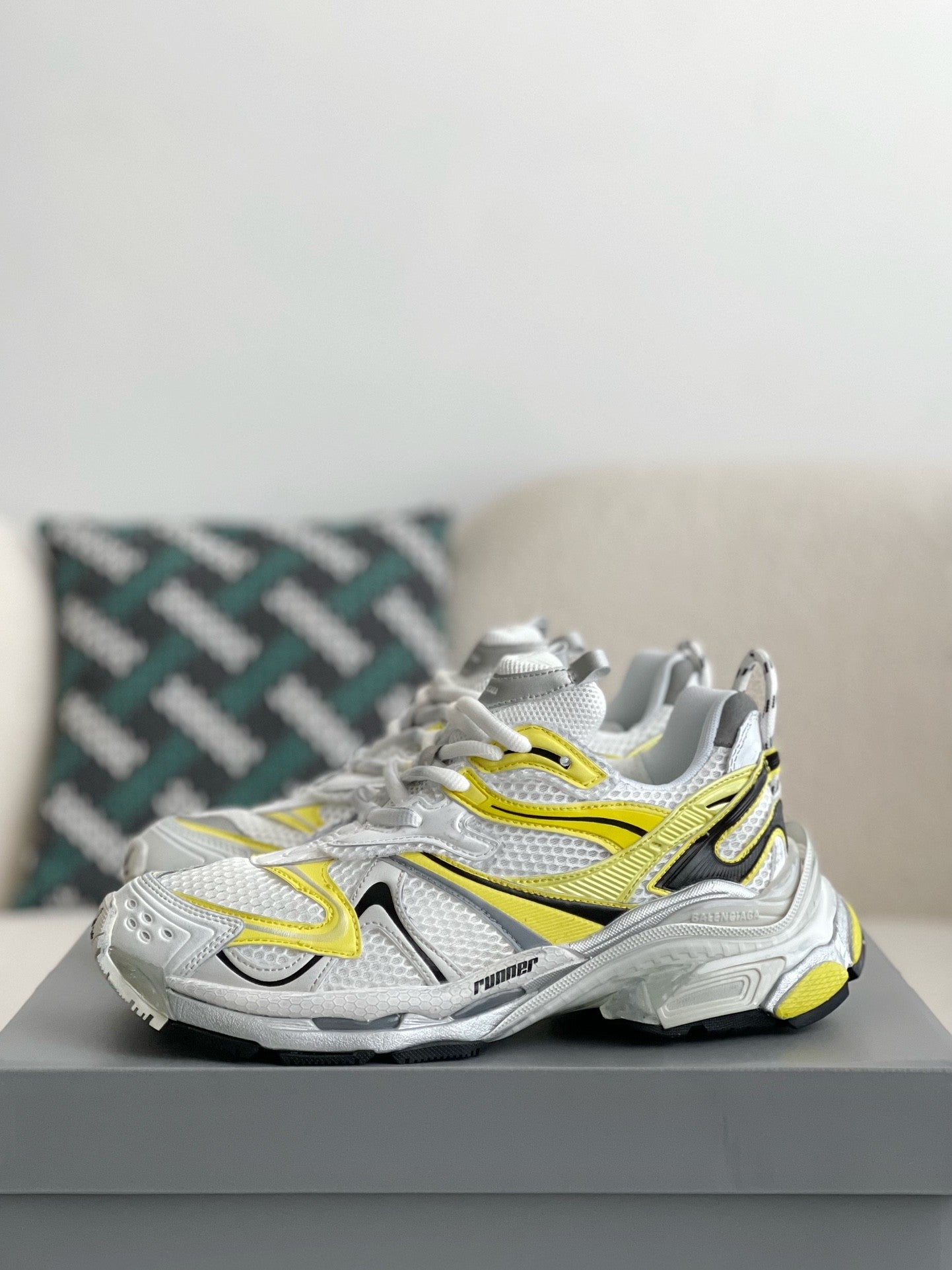 B*lenciaga runner white yellow black