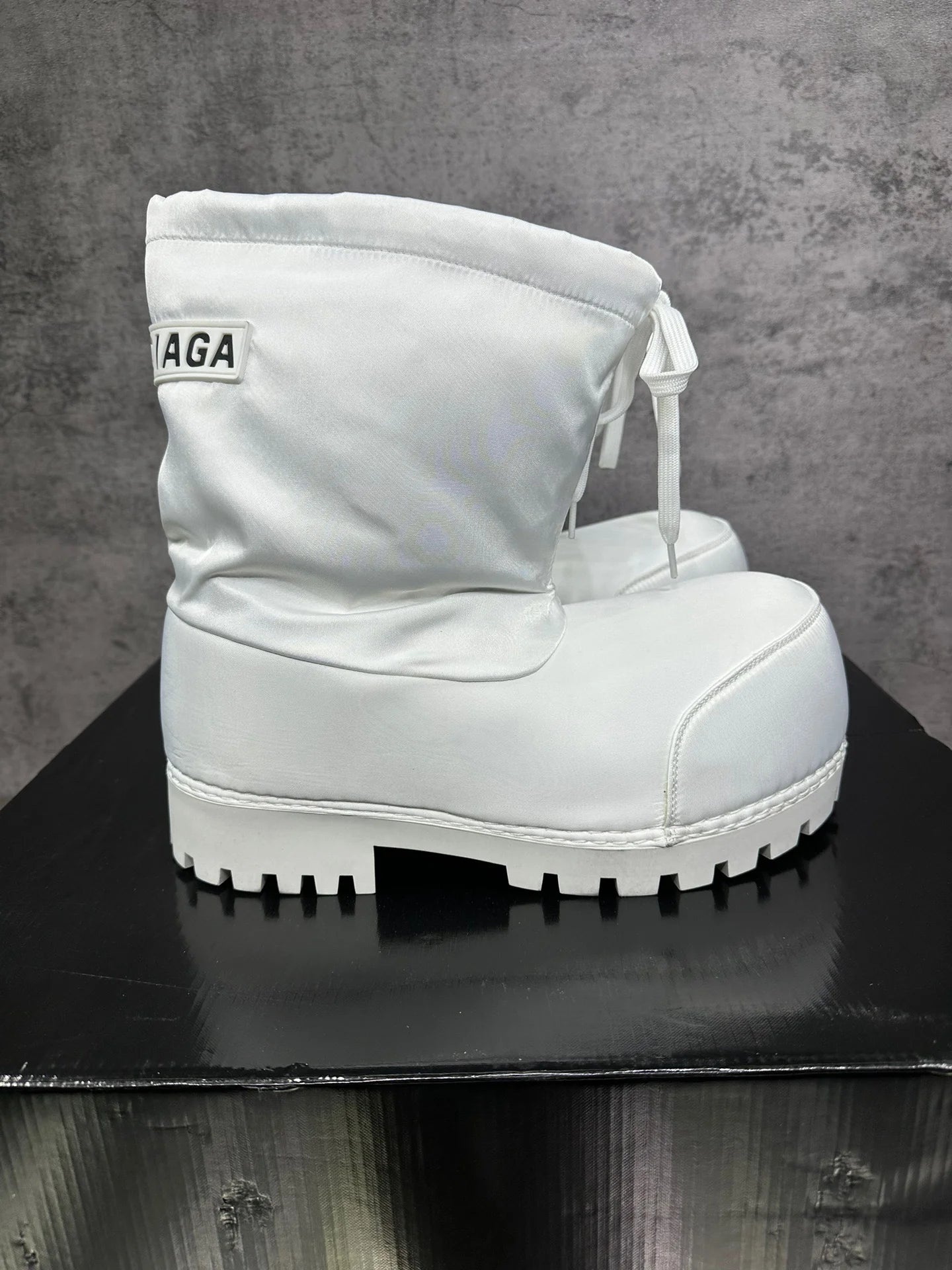 B*lenciaga Alaska Low Boot White
