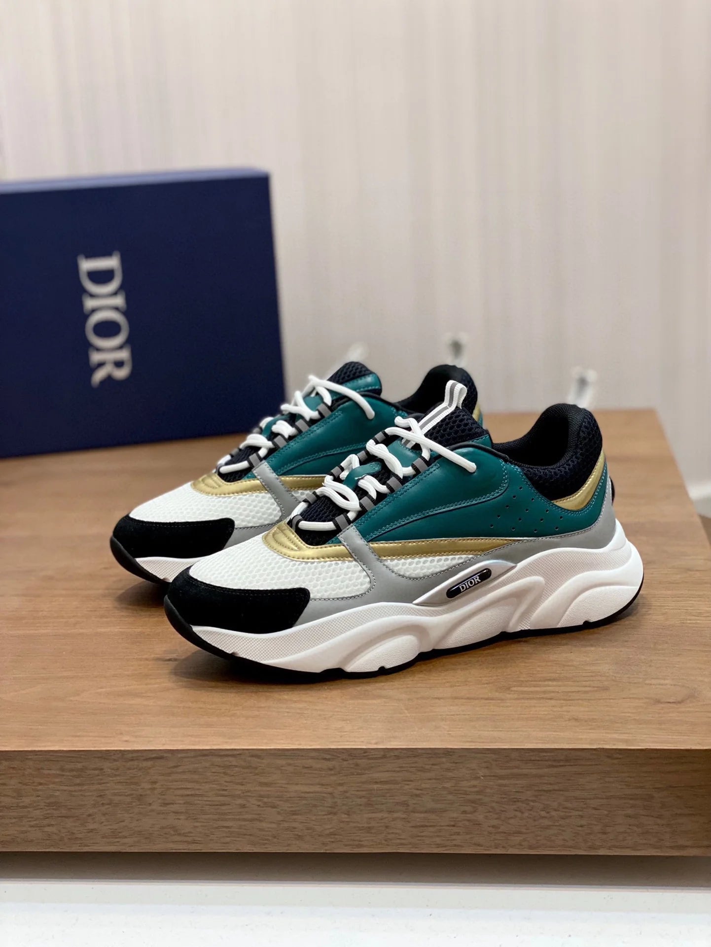 D*or B22 White Black Green Gold