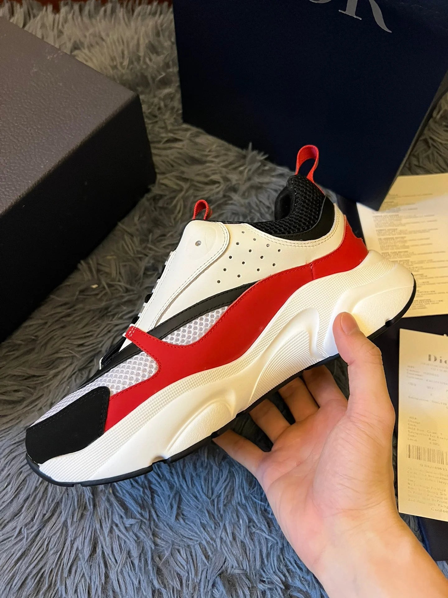 D*or B22 white red